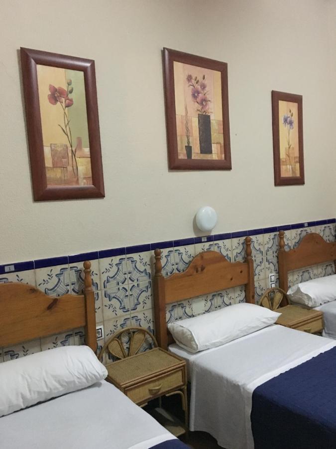 Pension Lisdos Sevilla Kültér fotó
