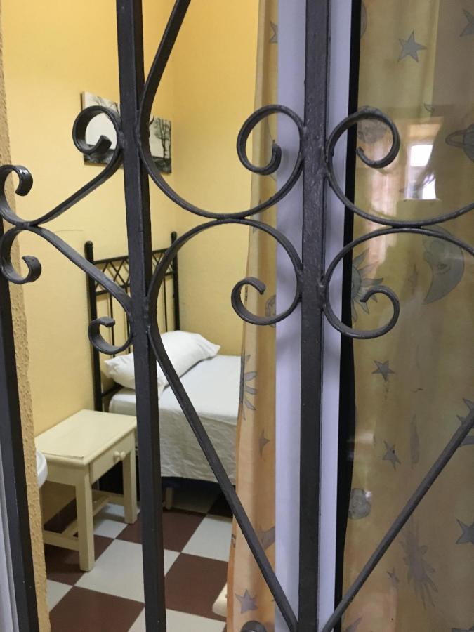 Pension Lisdos Sevilla Kültér fotó
