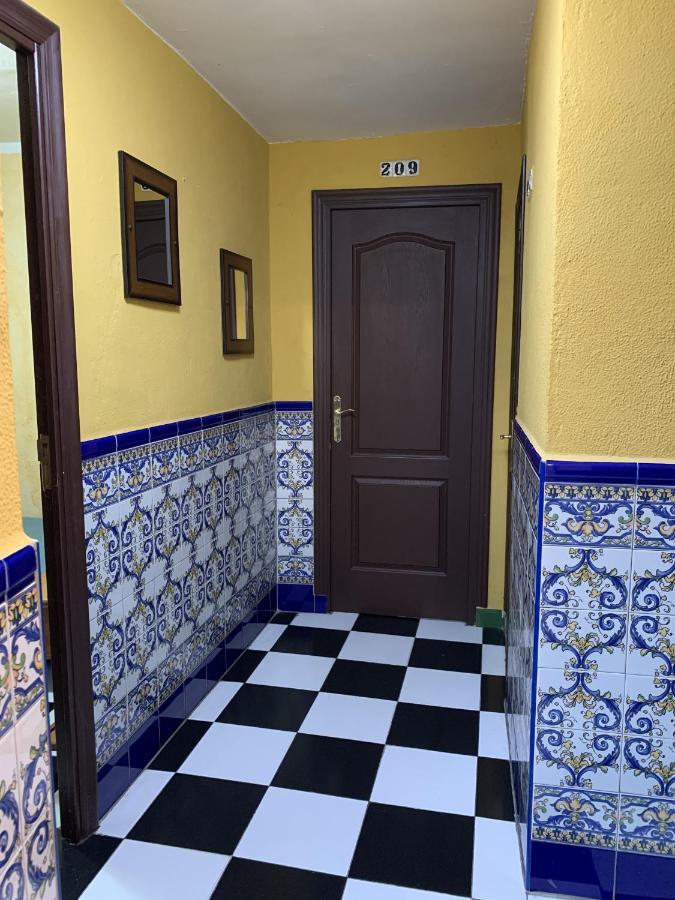 Pension Lisdos Sevilla Kültér fotó